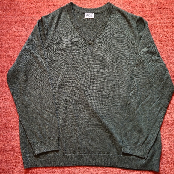 LL Bean Men's Size XL Pullover Sweater Green 100% Merino Wool V Neck Sweater - Picture 3 of 10